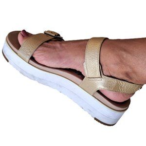 UGG SIZE Leather 8.5 Open Toe Light Gold Ankle Strap Platform Wedge
